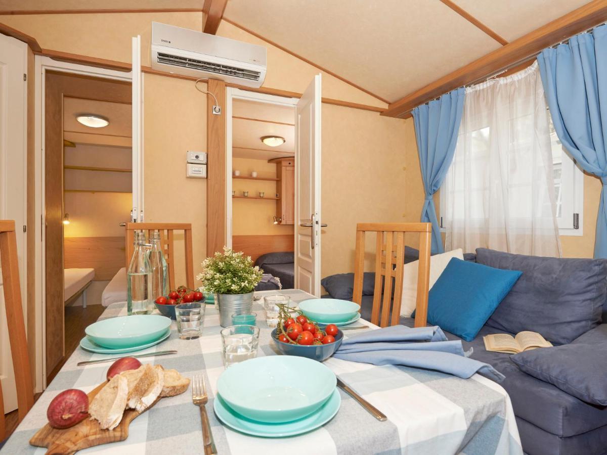 Holiday Home Maxi Caravan Comfort By Interhome Baia Domizia Exterior photo